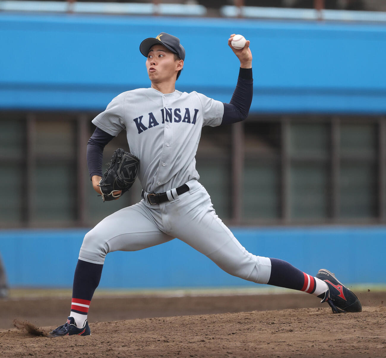 5回から登板したB組の関大・米沢友翔（撮影・柴田隆二）