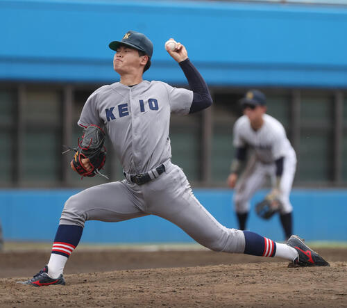 5回から登板したA組の慶大・渡辺和大(撮影・柴田隆二)