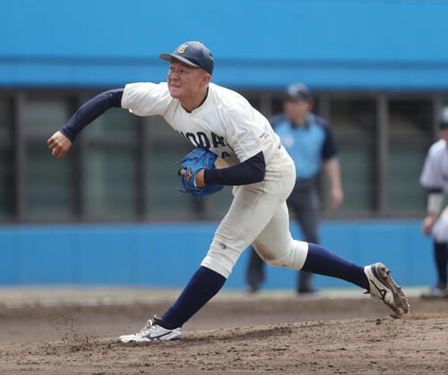 3回から登板したA組の大商大・中山優月(撮影・柴田隆二)