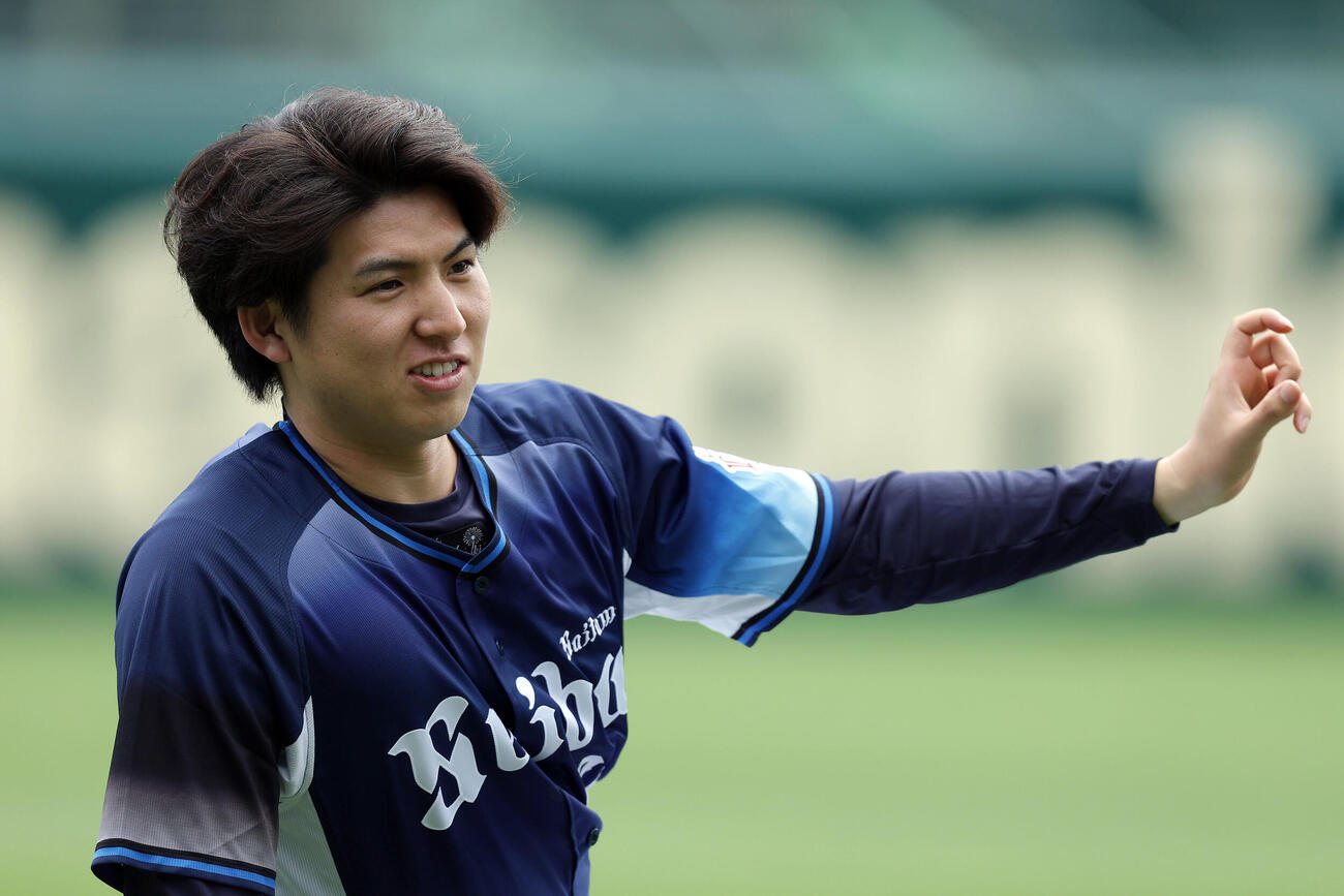 甲子園球場での練習に臨む西武武内夏暉（撮影・前田充）