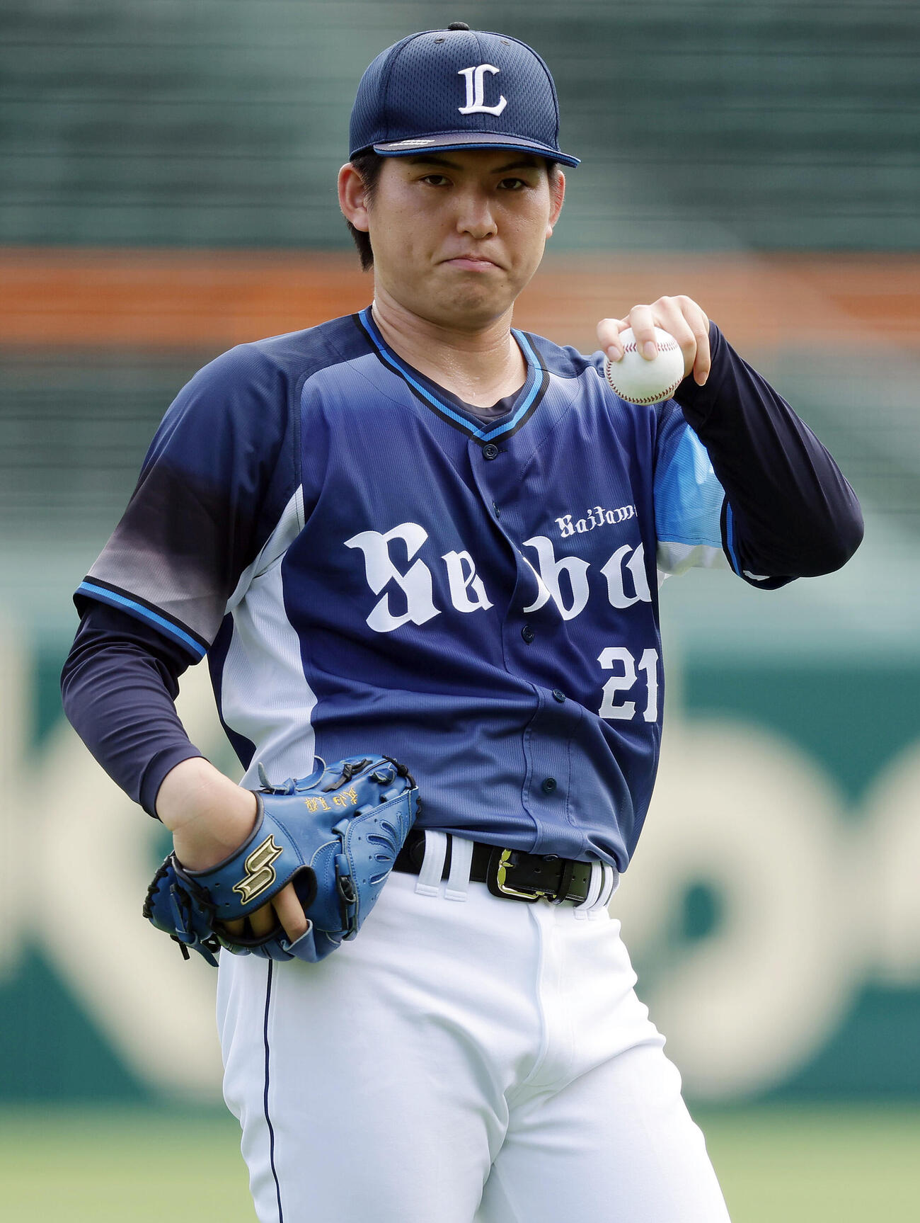 キャッチボールで調整する西武武内夏暉（撮影・前田充）