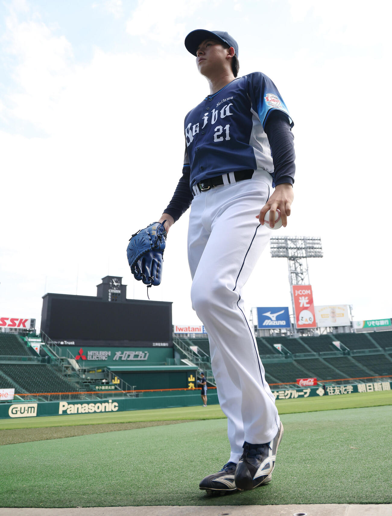 甲子園球場で調整した西武武内夏暉（撮影・前田充）