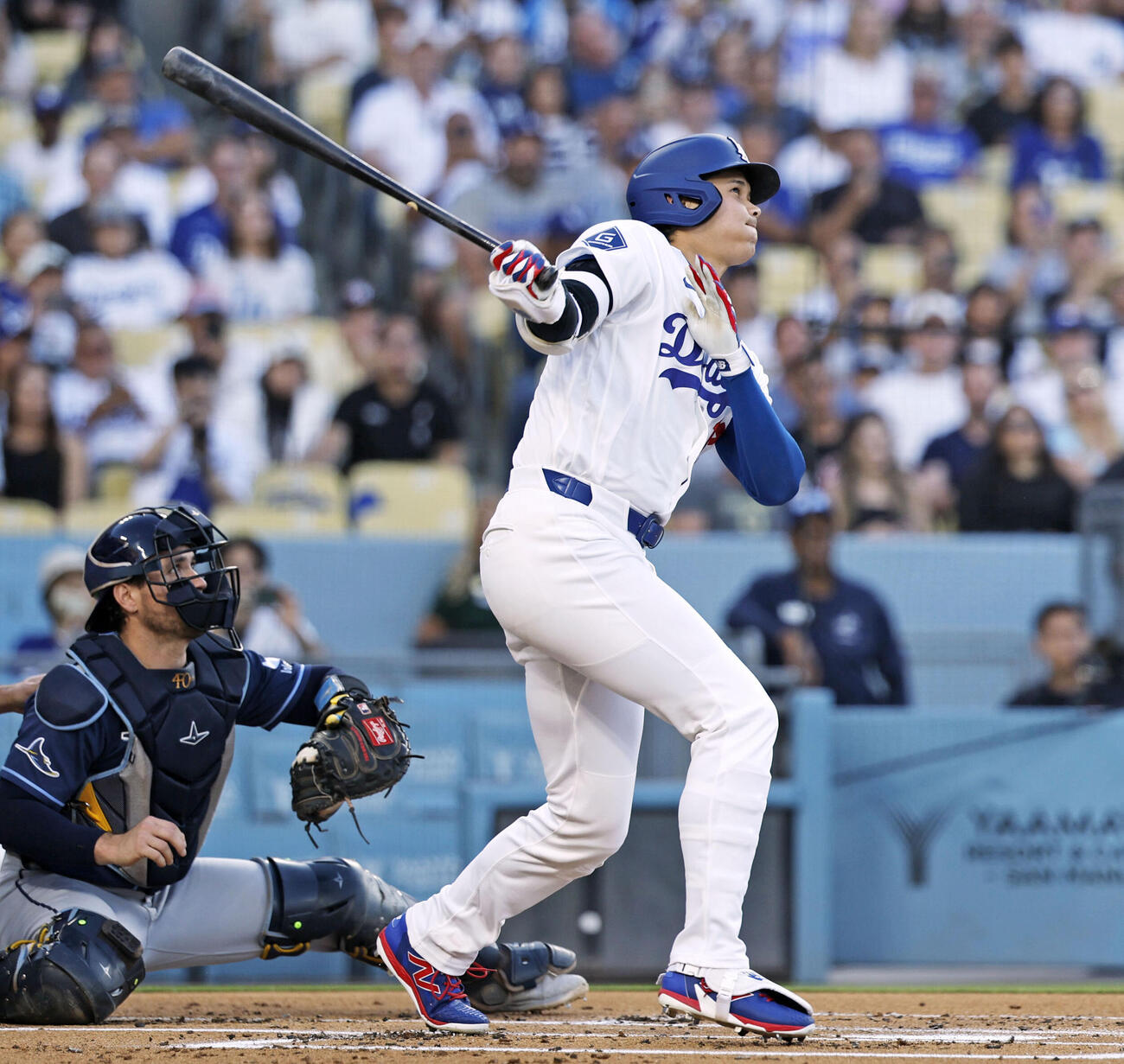 レイズ戦の1回、右飛に倒れたドジャース大谷（共同）