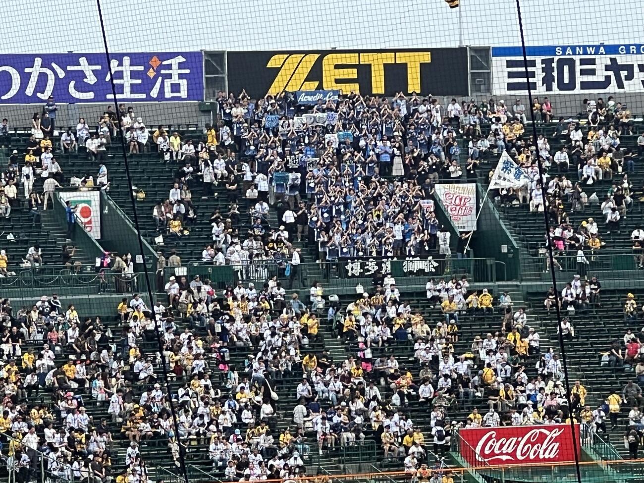 試合前から熱気が高まる、青に染まる西武ファン