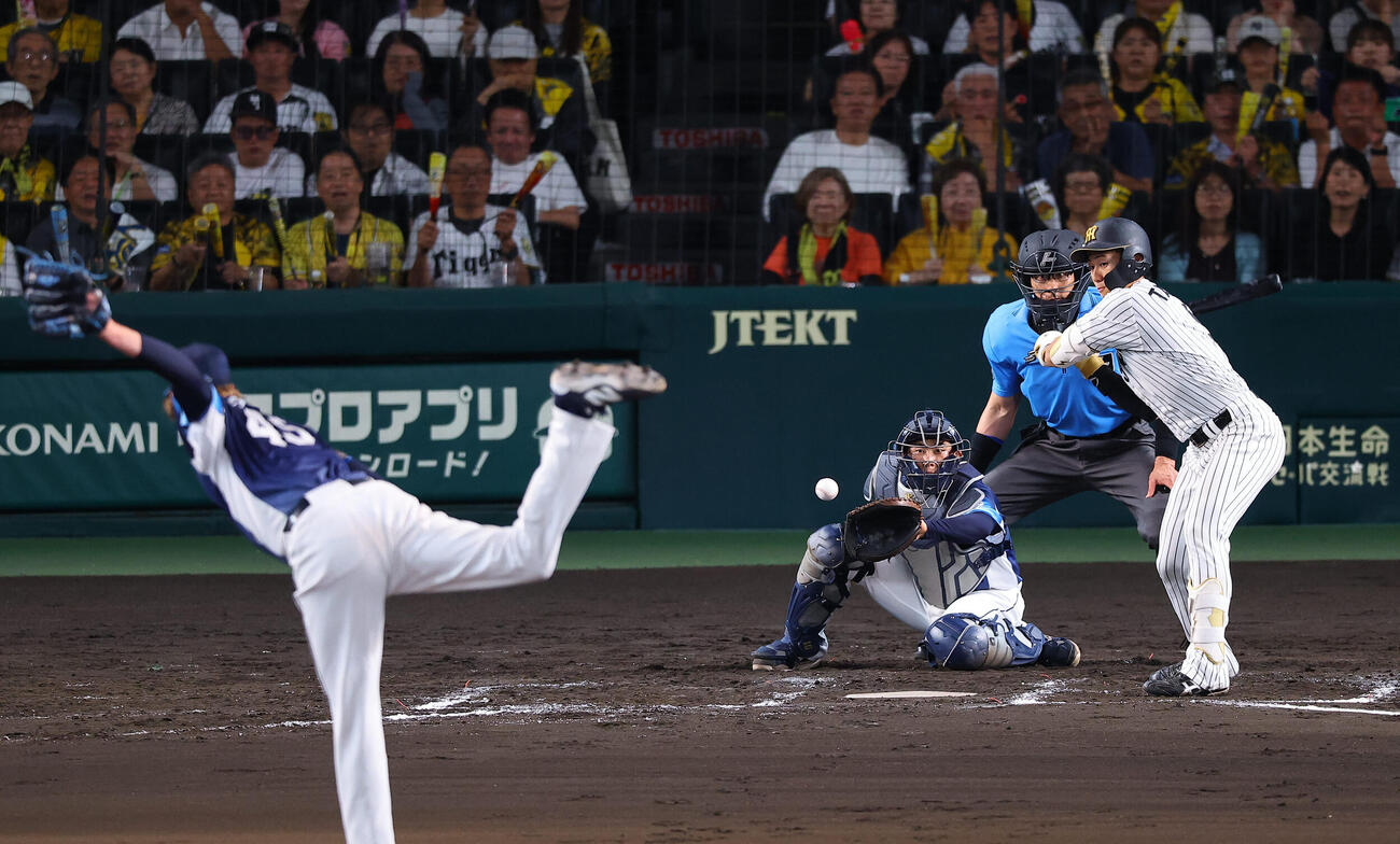 阪神対西武　7回裏阪神1死一、三塁、立石正広は三振に倒れる（撮影・上田博志)