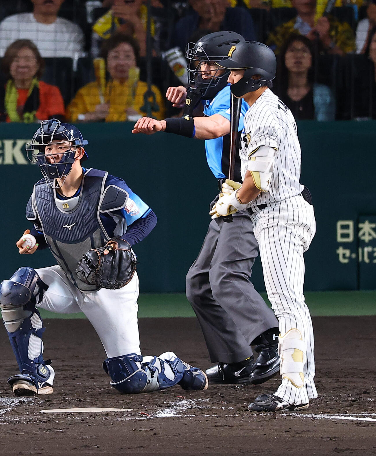 阪神対西武　7回裏阪神1死一、三塁、立石正広は三振に倒れる（撮影・上田博志).
