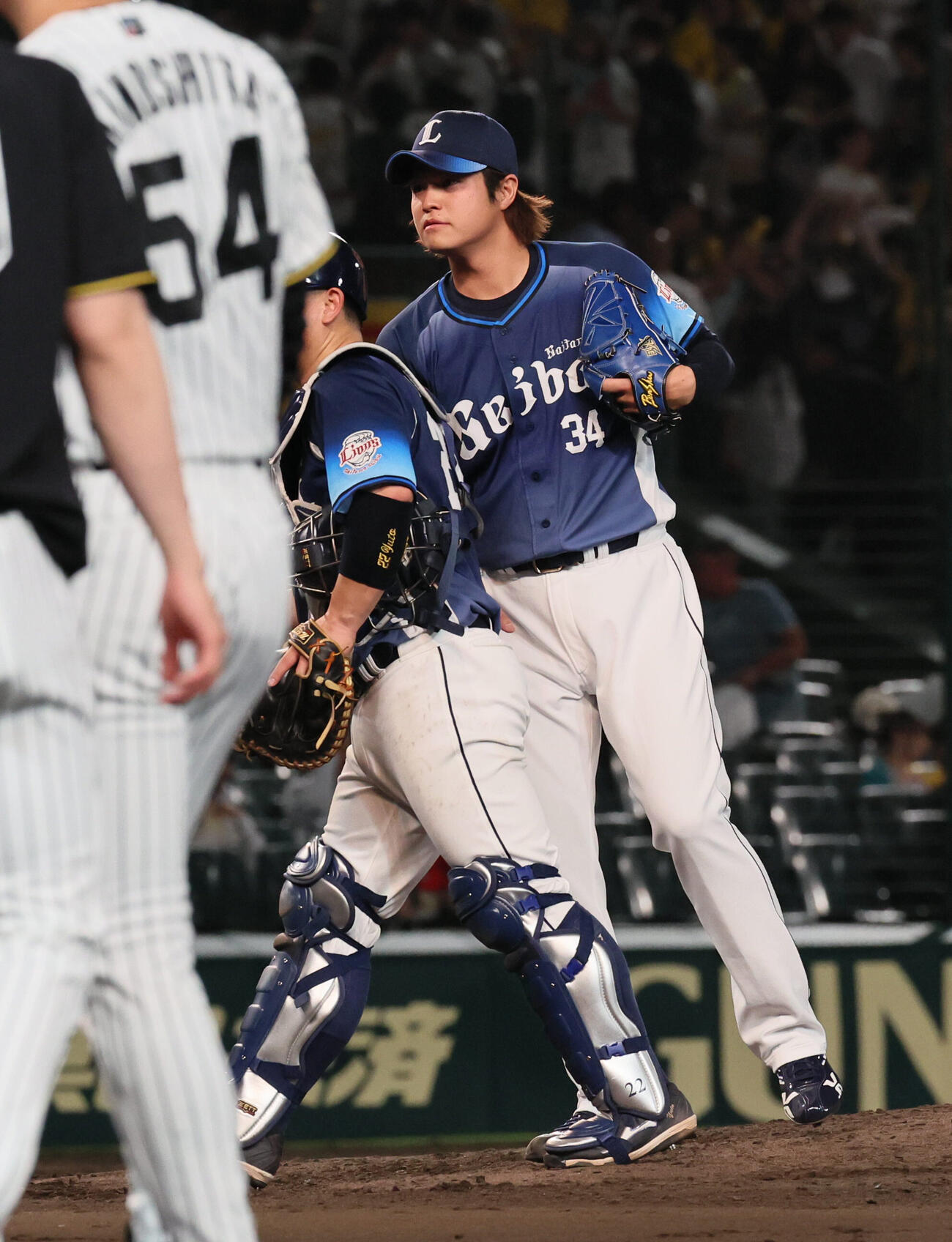 阪神対西武　最後を締めた西武甲斐野央（撮影・宮崎幸一）