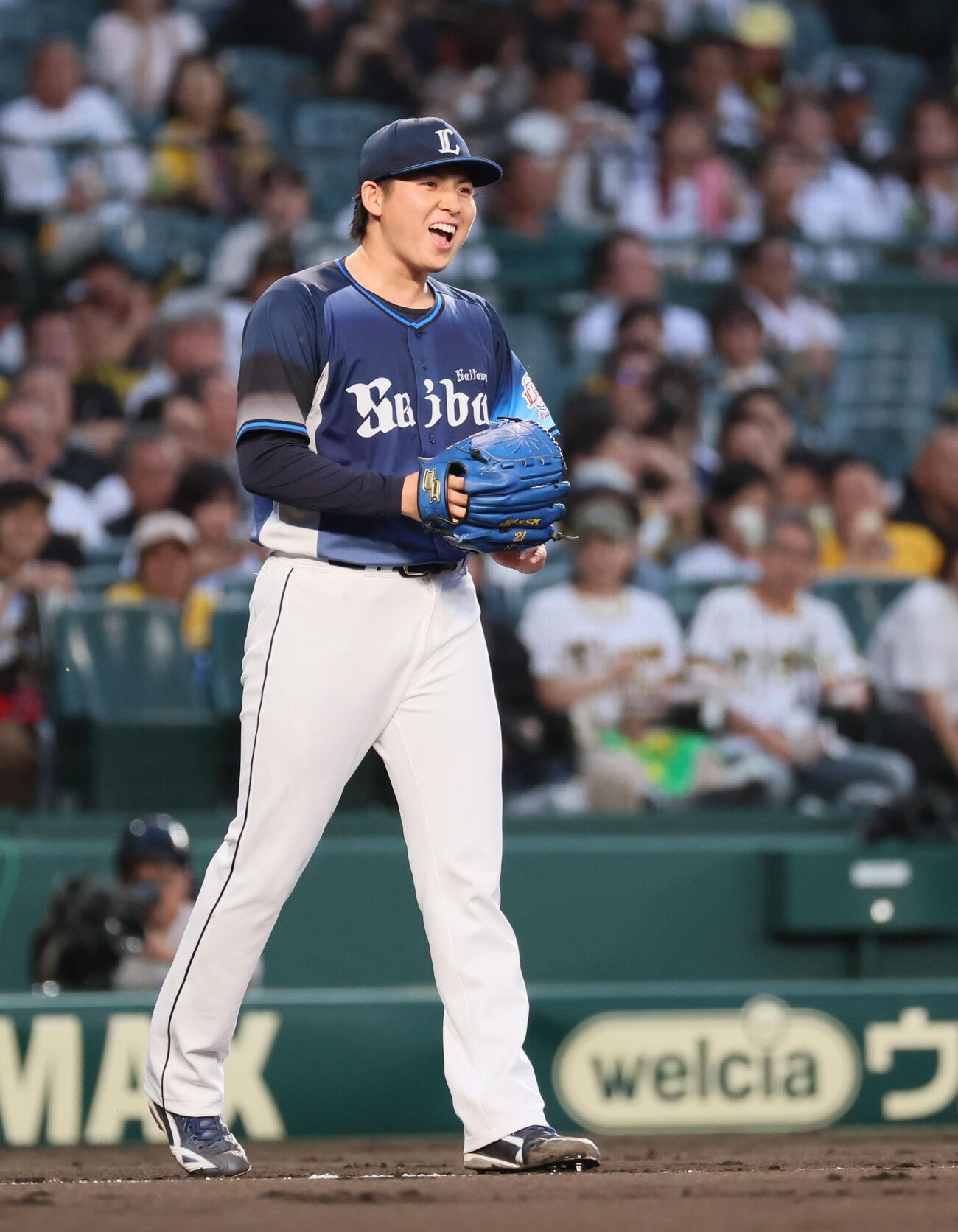 阪神対西武　3回裏阪神2死二塁、西武武内夏暉は森下翔太をを一塁直にとり笑顔を見せる（撮影・宮崎幸一）