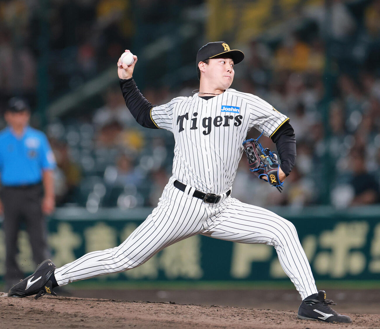 阪神対西武　8回表に登板する阪神木下里都（撮影・上山淳一）