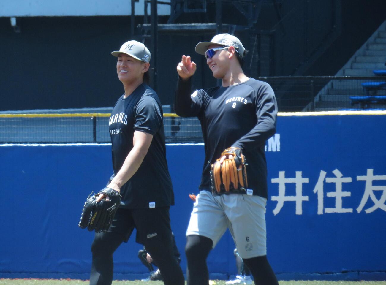 ZOZOマリンで行われた全体練習に参加した西川史礁（手前）と山本大斗
