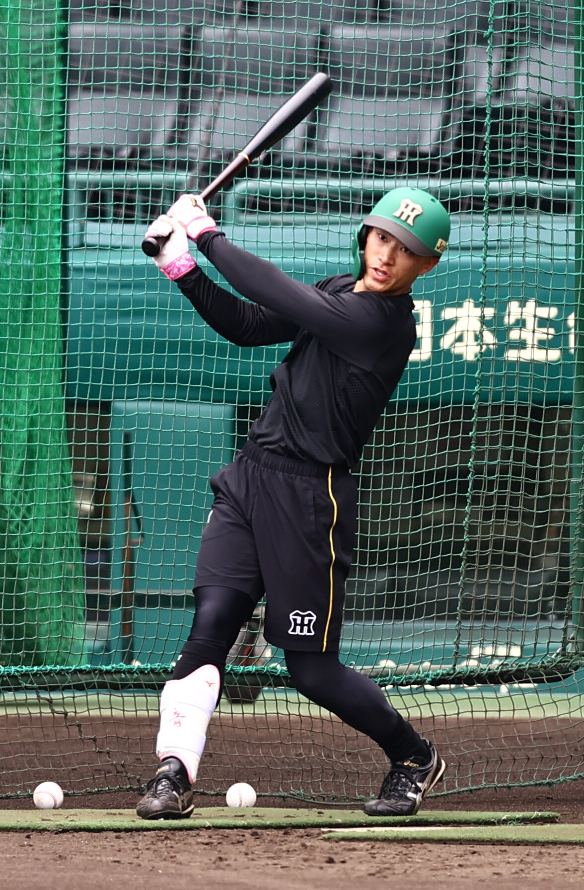 阪神対楽天　早出特打をする福島圭音（撮影・上田博志)