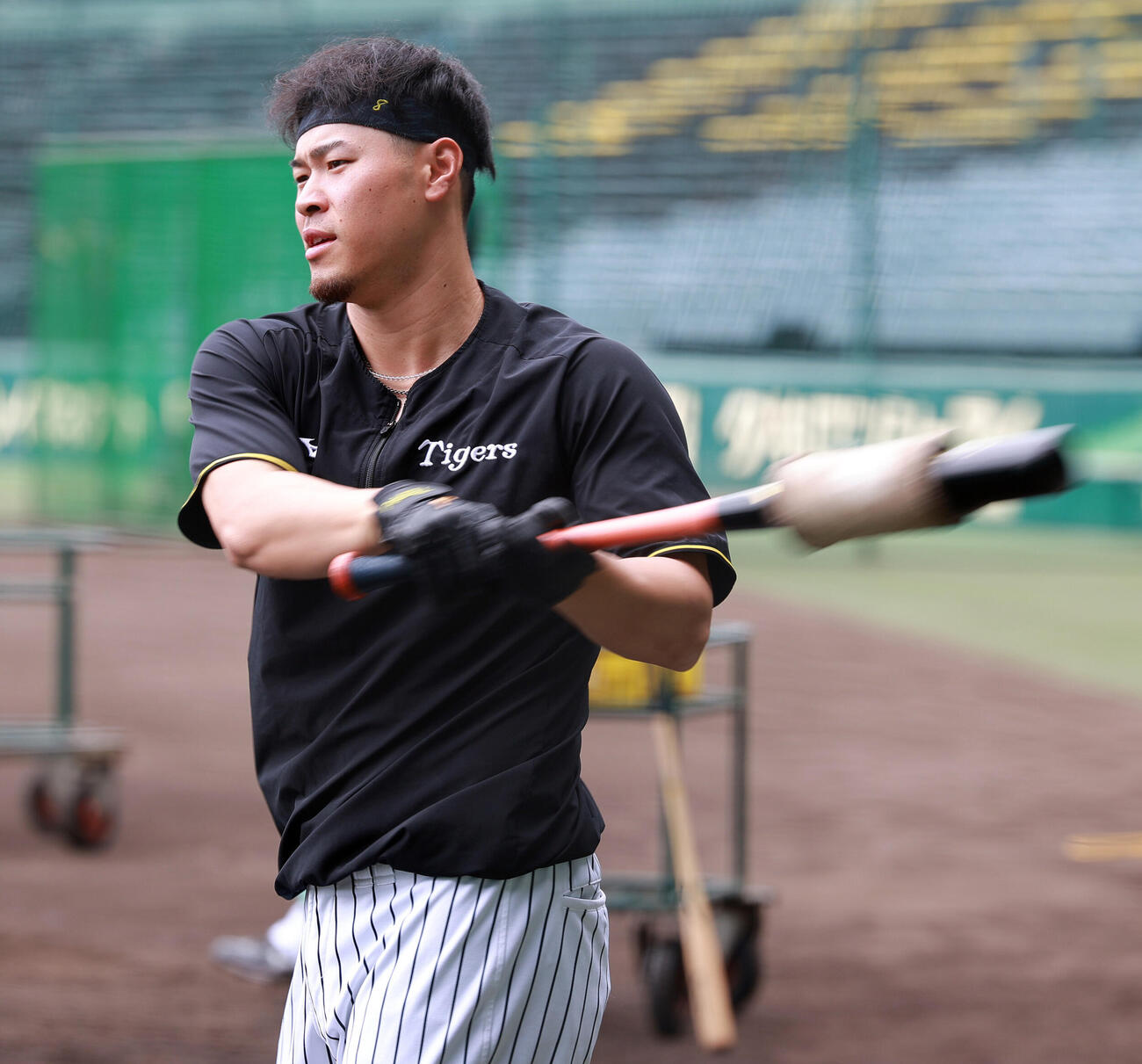 阪神対楽天　試合前の練習に励む阪神佐藤輝明（撮影・上山淳一）