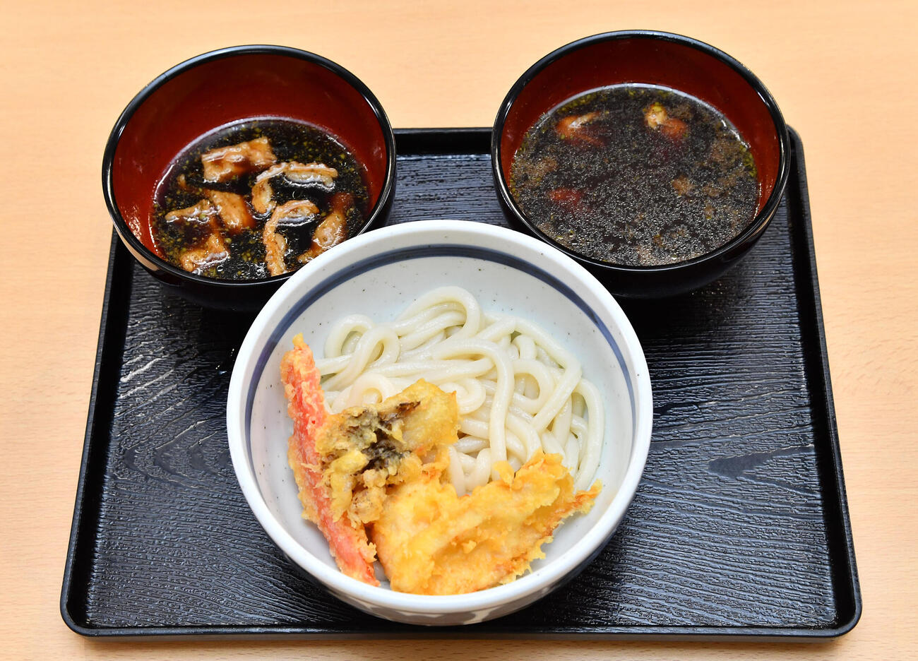 ソフトバンク牧原大成と立花うどんがコラボした新商品（撮影・岩下翔太）