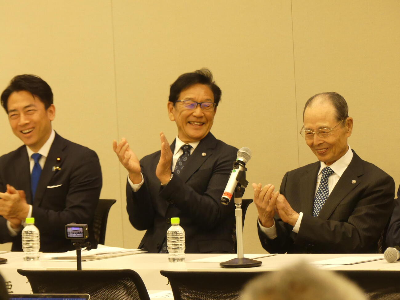 「野球の未来を考える議連」に出席する左から小泉進次郎幹事長、栗山英樹氏、王貞治氏（撮影・中山知子）