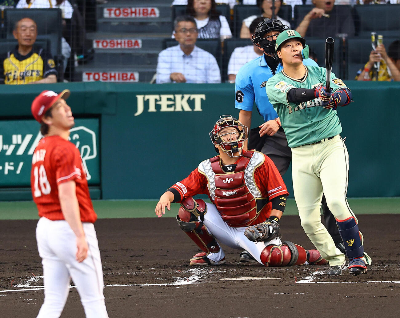 阪神対楽天　2回裏阪神無死一塁、大山悠輔は先制2点本塁打を放つ（撮影・上田博志)　♯2026年6月17日、甲子園球場、阪神対楽天3回戦
