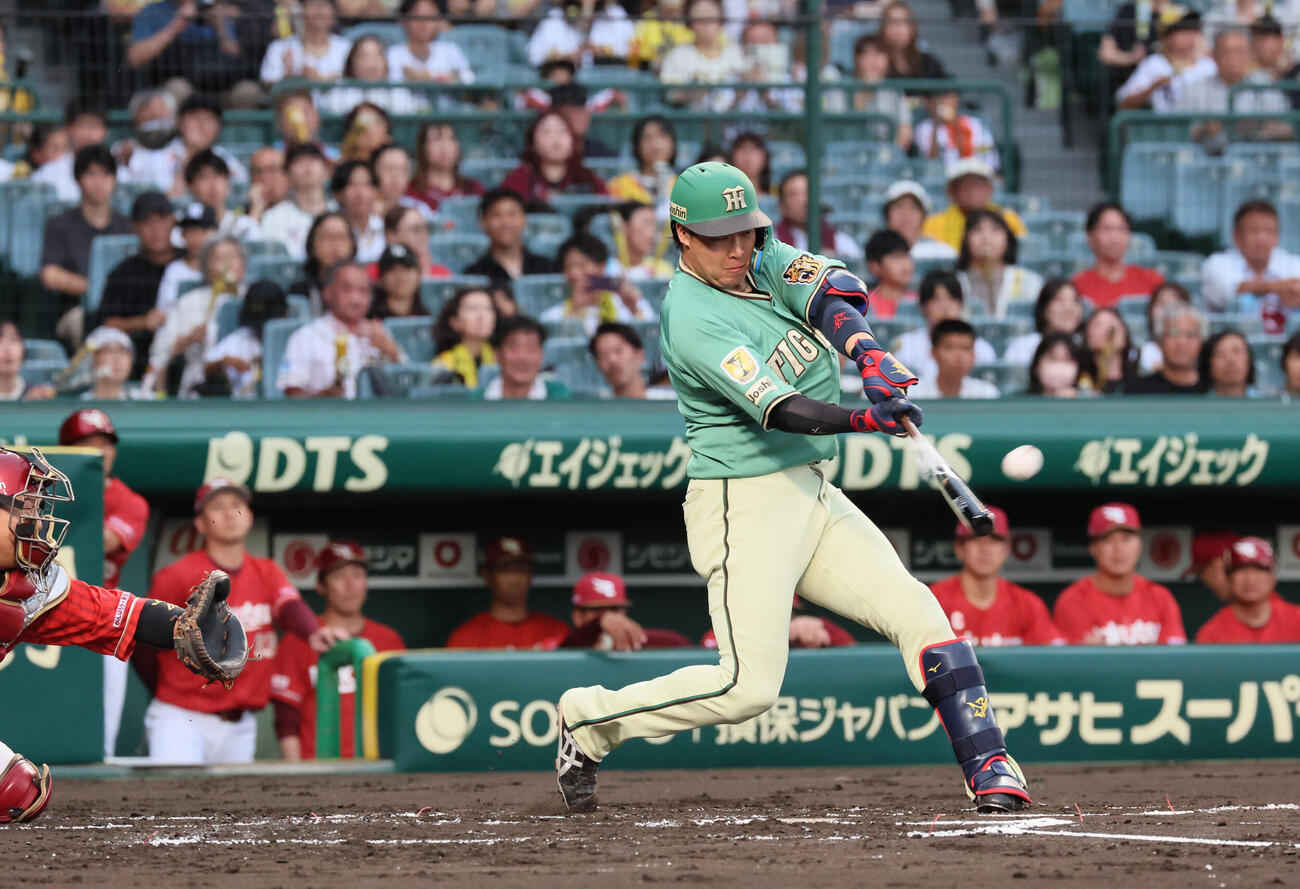 阪神対楽天　2回裏阪神無死一塁、阪神大山悠輔は先制2点本塁打を放つ（撮影・宮崎幸一）