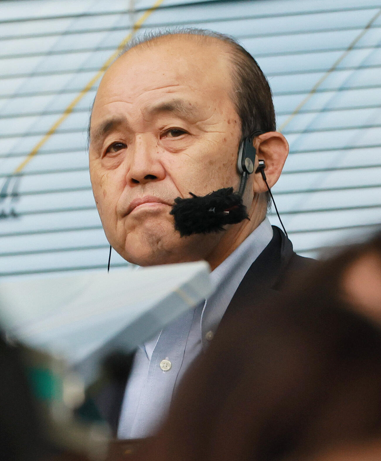 阪神対楽天　テレビ解説する阪神岡田彰布オーナー付顧問（撮影・上山淳一）