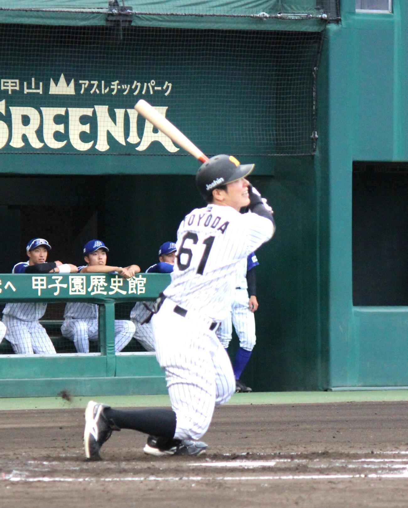 久しぶりの試合復帰で右飛を放つ阪神豊田（撮影・柏原誠）