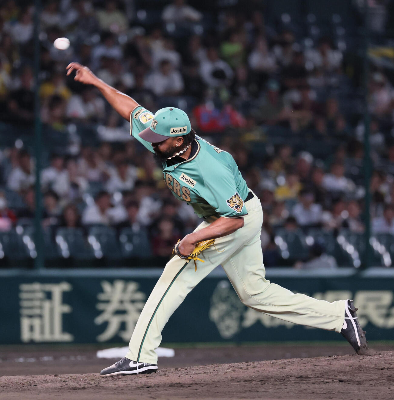 阪神対楽天　阪神4番手のラファエル・ドリス（撮影・宮崎幸一）