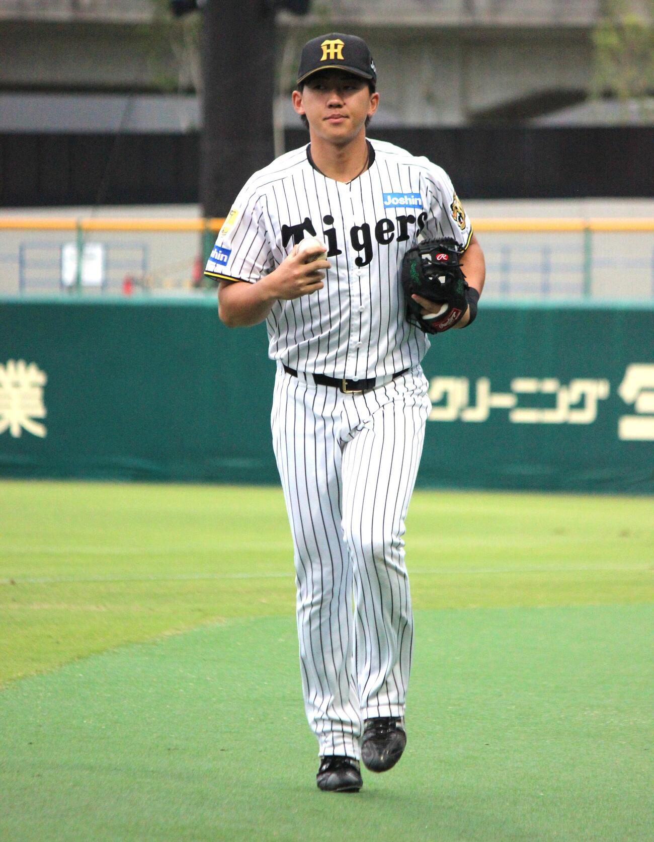 2軍練習試合にベンチ入りした阪神立石（撮影・柏原誠）