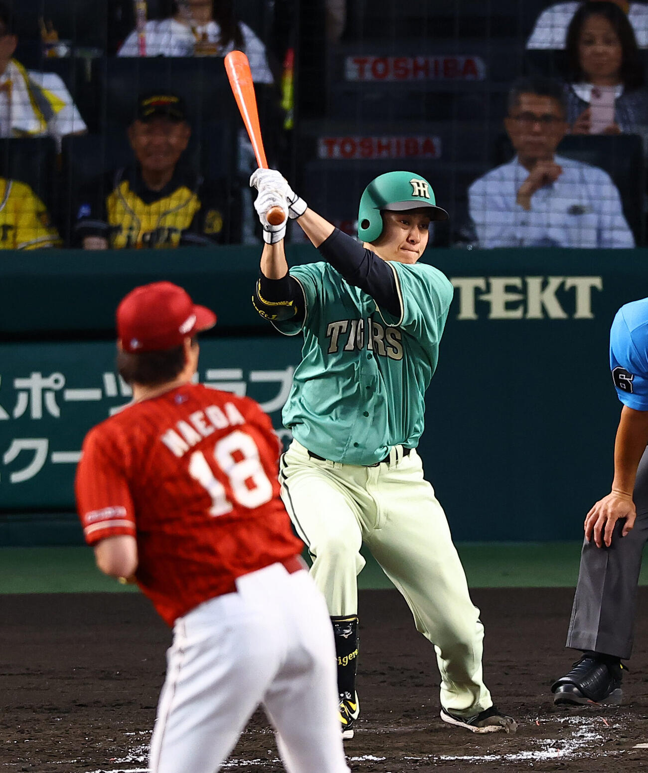 阪神対楽天　5回裏阪神2死、大竹耕太郎は内野安打を放つ（撮影・上田博志)　甲子園球場、阪神対楽天3回戦