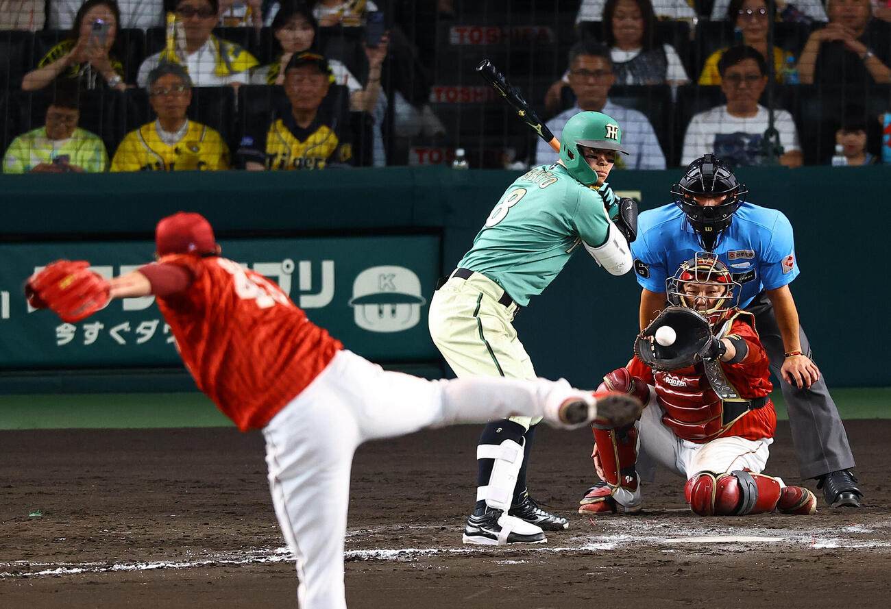阪神対楽天　7回裏阪神2死二塁、佐藤輝明は見逃し三振に倒れる（撮影・上田博志)