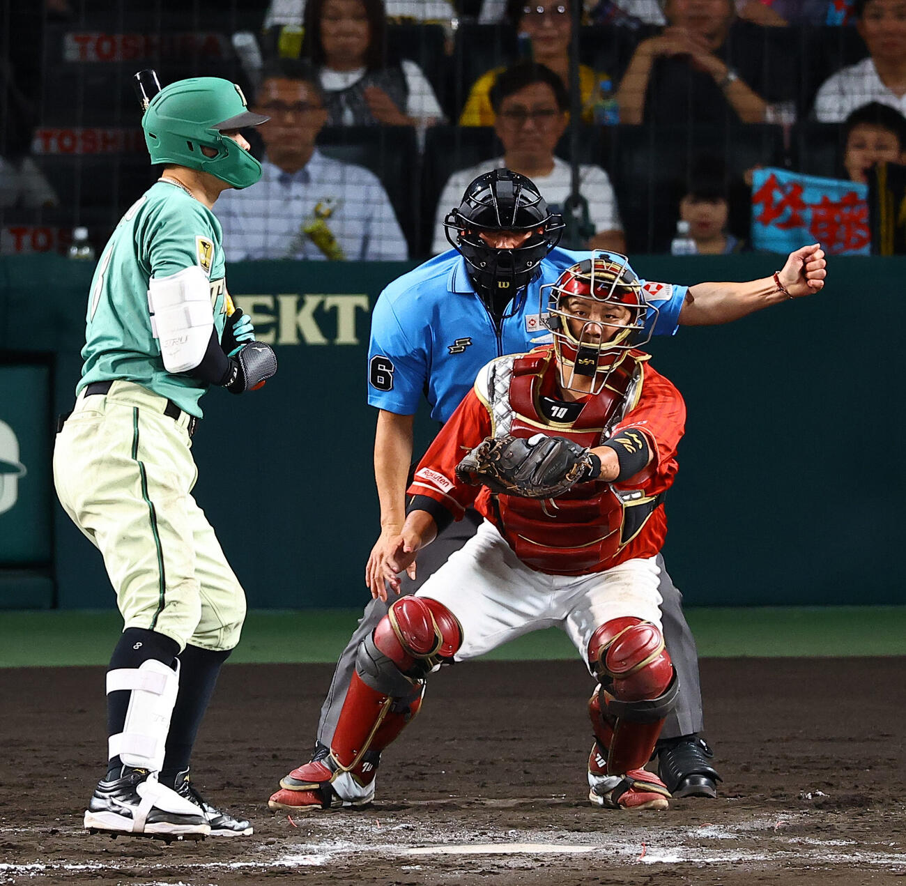 阪神対楽天　7回裏阪神2死二塁、佐藤輝明は見逃し三振に倒れる（撮影・上田博志)