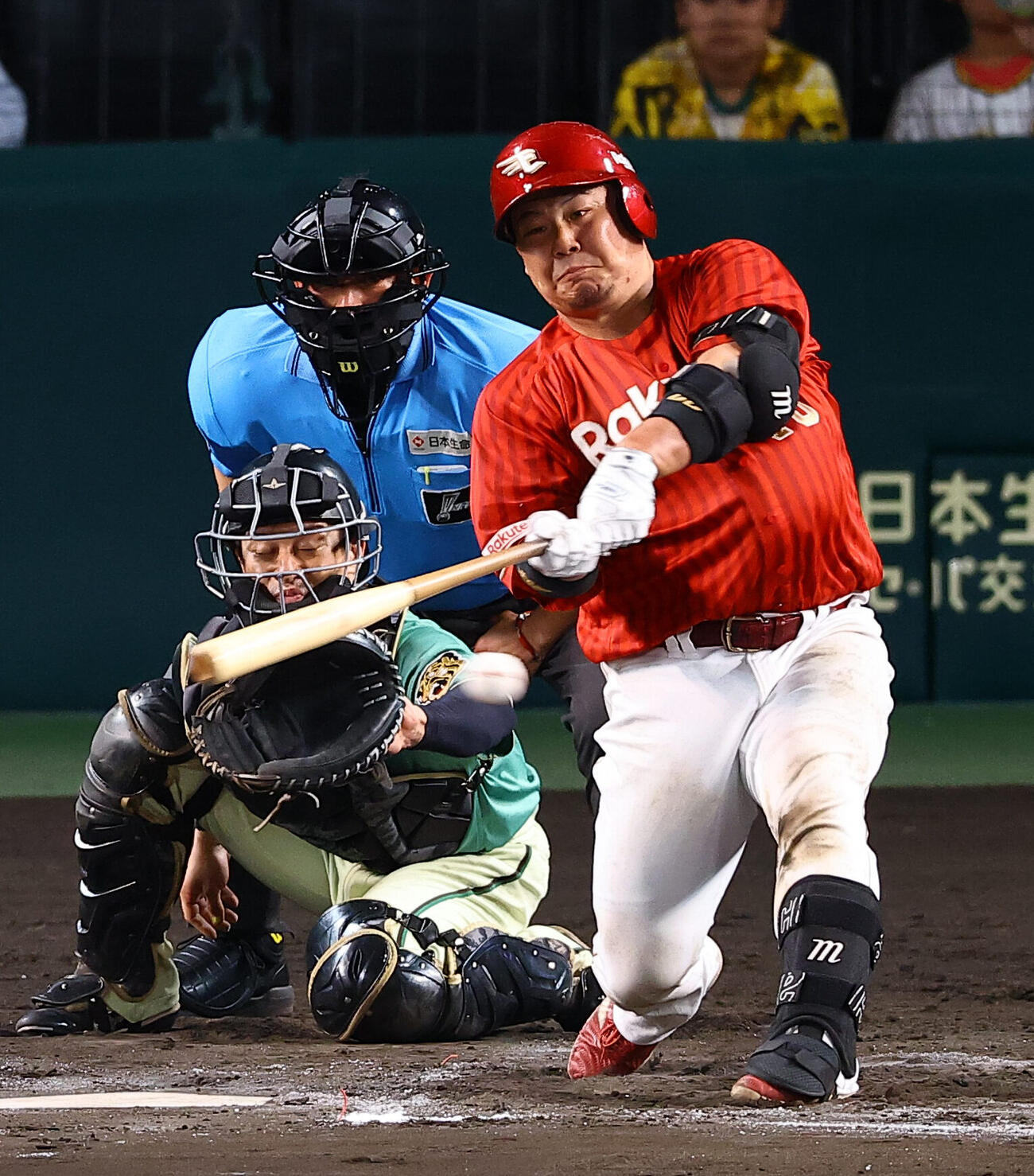阪神対楽天　8回表楽天無死1死二、三塁、石原彪は適時内野安打を放つ（撮影・上田博志)　甲子園球場、阪神対楽天3回戦