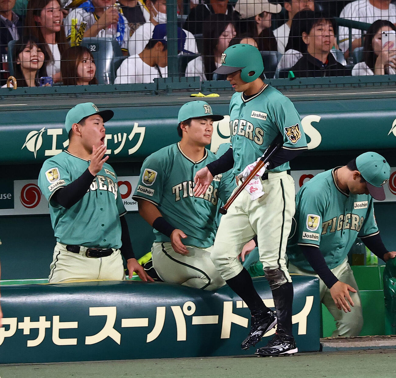 阪神対楽天　7回裏阪神2死二塁、植田海は中野拓夢の適時打で生還する（撮影・上田博志)　
