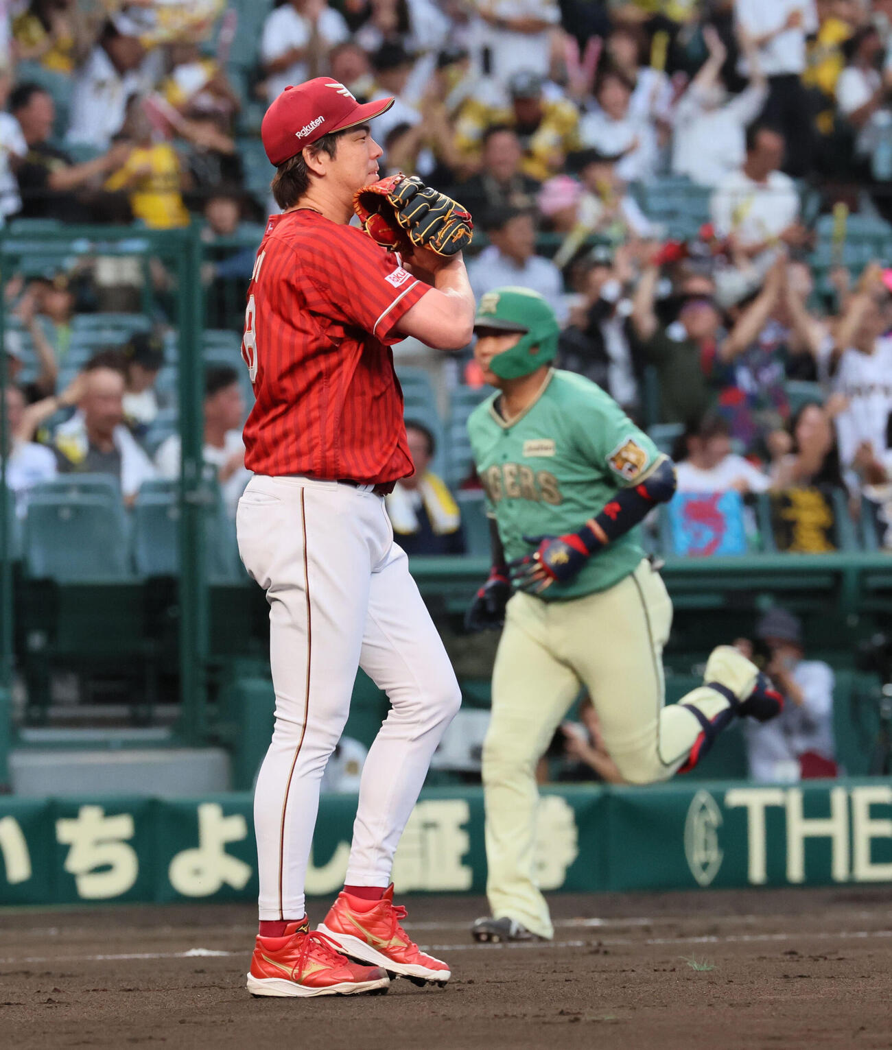 阪神対楽天　2回裏阪神無死一塁、楽天前田健太は阪神大山悠輔に先制2点本塁打を浴びる（撮影・宮崎幸一）