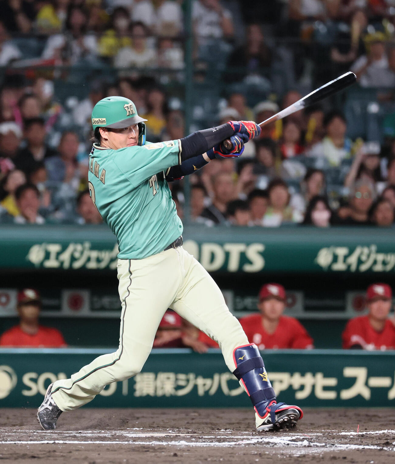 阪神対楽天　6回裏阪神無死満塁、大山悠輔は右犠飛を放つ（撮影・宮崎幸一）
