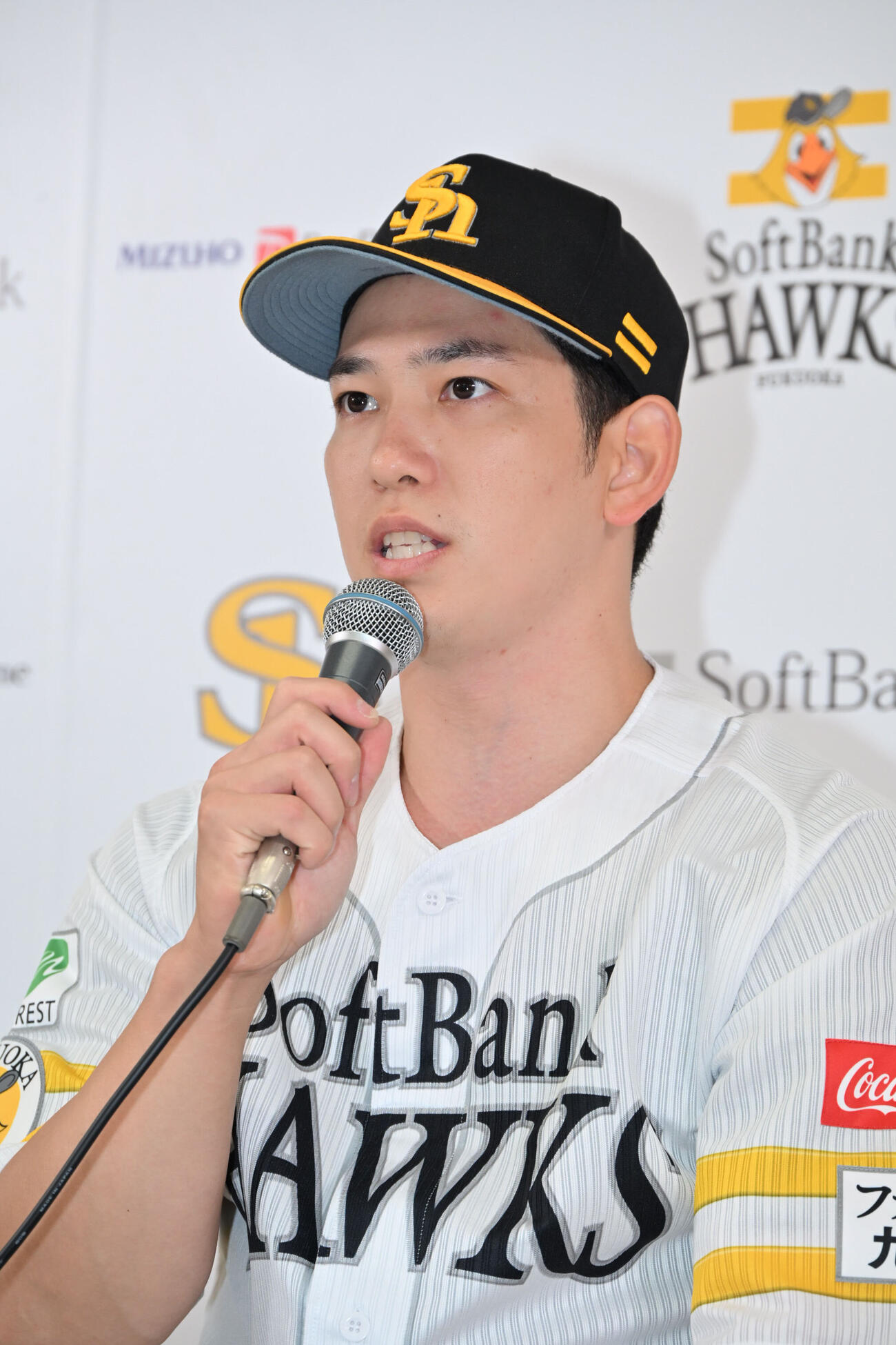 日本生命セ・パ交流戦で優秀選手賞を受賞したソフトバンクの栗原陵矢（撮影・林敢治）