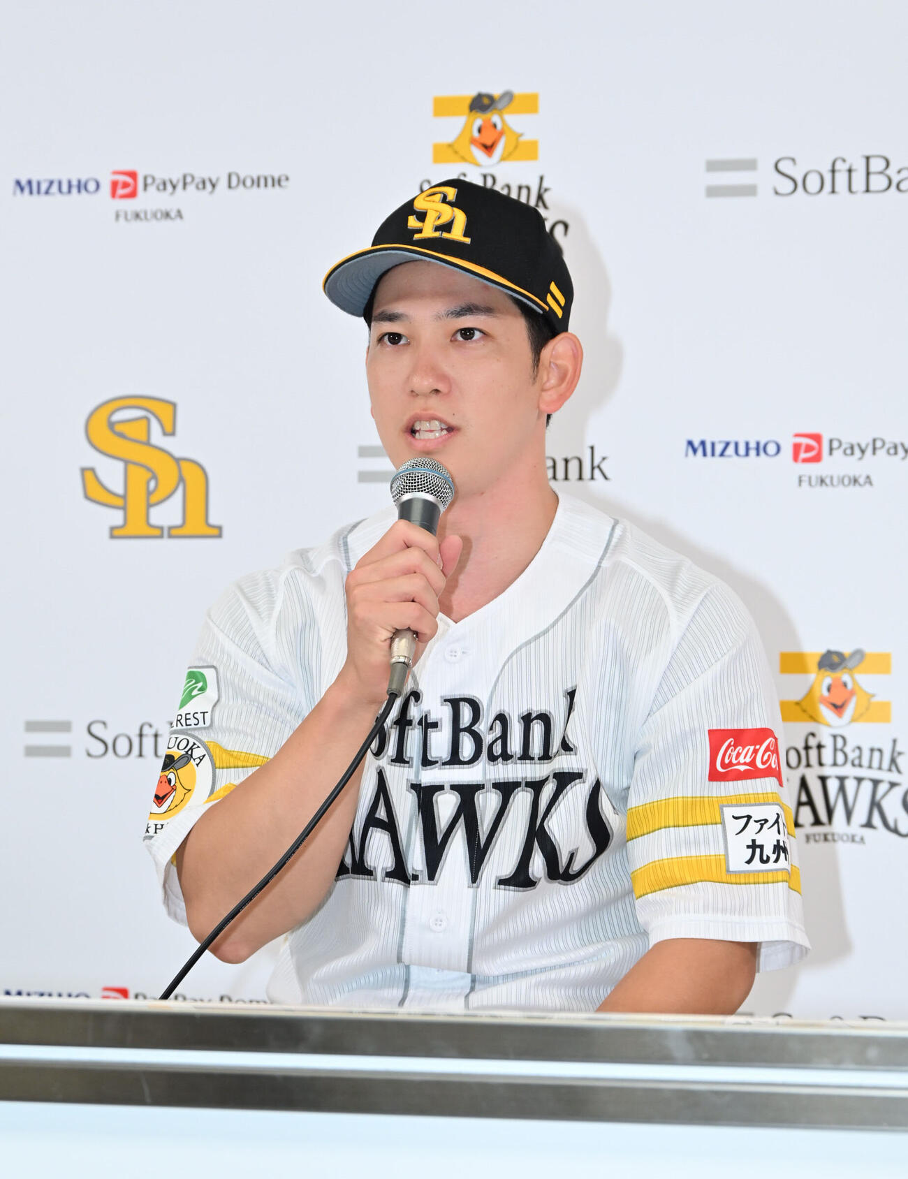 日本生命セ・パ交流戦で優秀選手賞を受賞したソフトバンクの栗原陵矢（撮影・林敢治）
