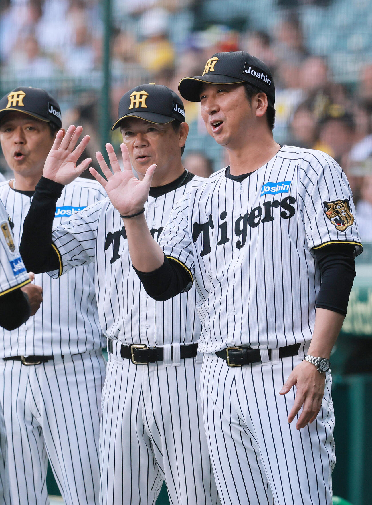阪神藤川球児監督（右）（2026年6月撮影）