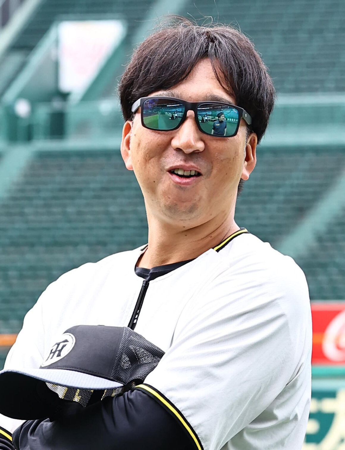 練習を見守る阪神藤川球児監督（撮影・上田博志)　