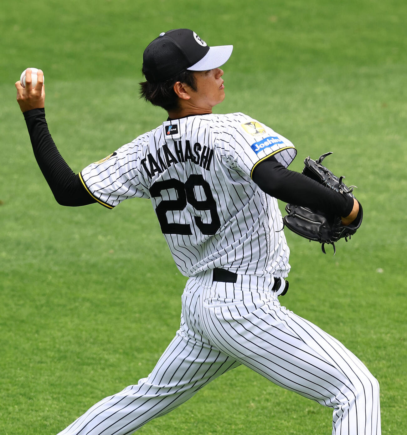 キャッチボールをする阪神高橋遥人（撮影・上田博志)