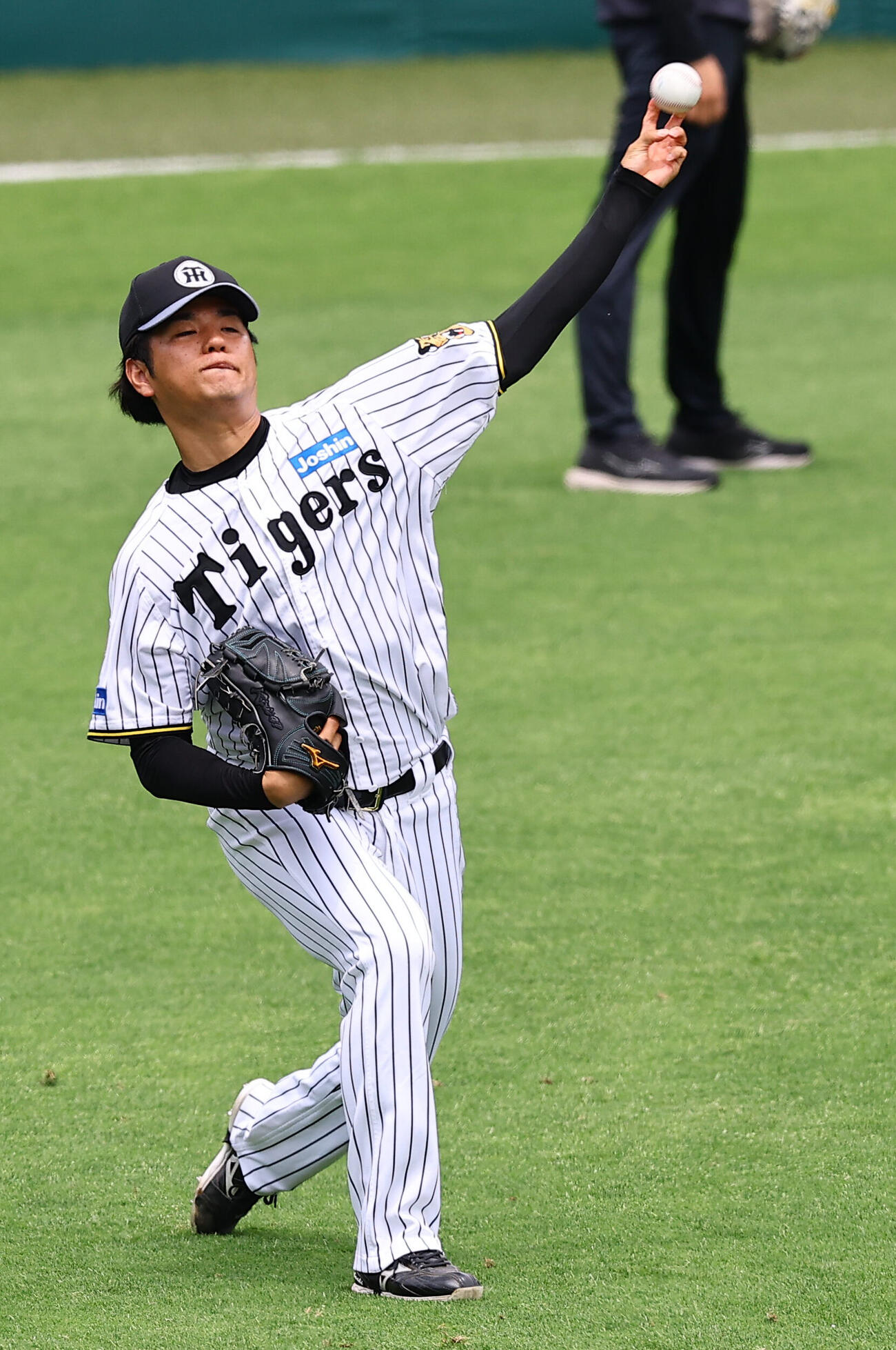 キャッチボールをする高橋遥人（撮影・上田博志)