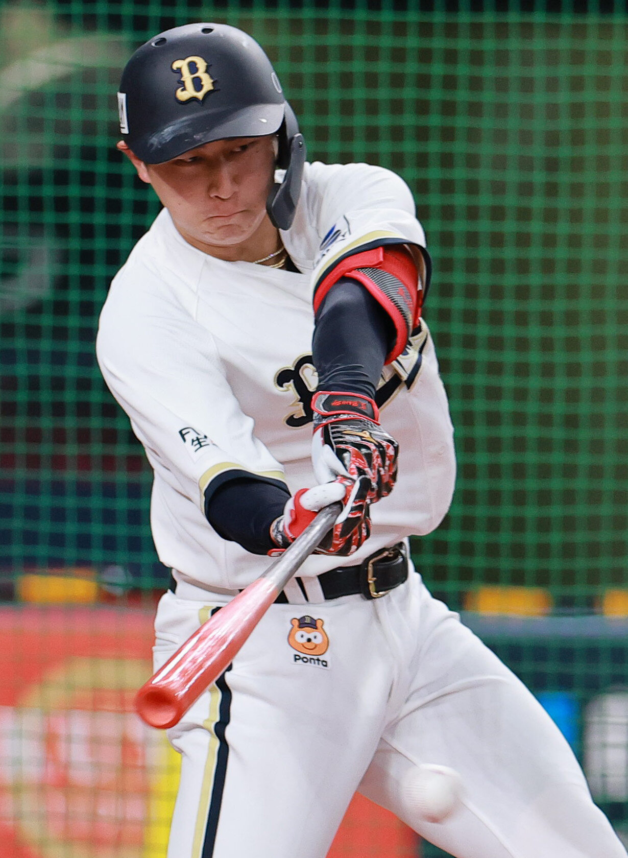 ライブBPで打撃するオリックス紅林弘太郎　（撮影・上山淳一）