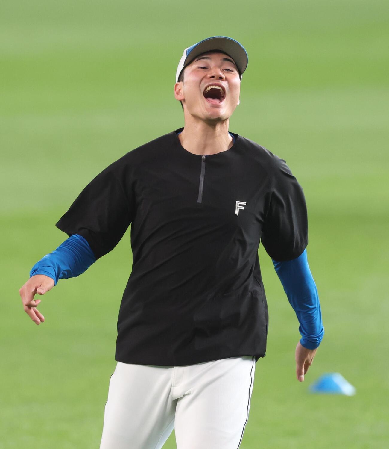 アップ中に叫ぶ日本ハム清宮幸太郎（撮影・黒川智章）