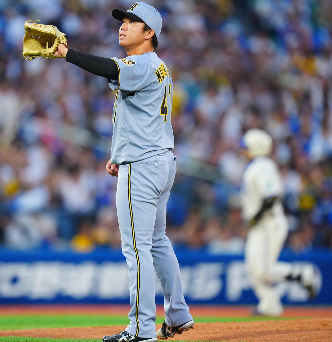 DeNA対阪神　2回裏DeNA1死、宮崎敏郎（右）にソロ本塁打を浴びる村上頌樹（撮影・垰建太）