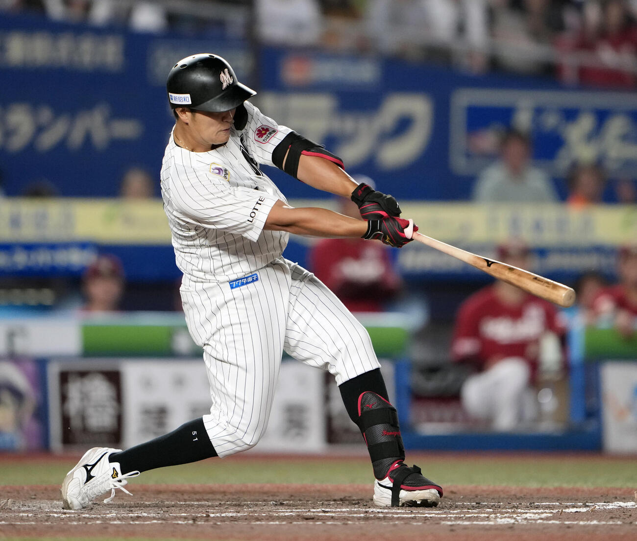 ロッテ対楽天　4回裏ロッテ無死、ソロ本塁打を放つ山口航輝（撮影・小島史椰）