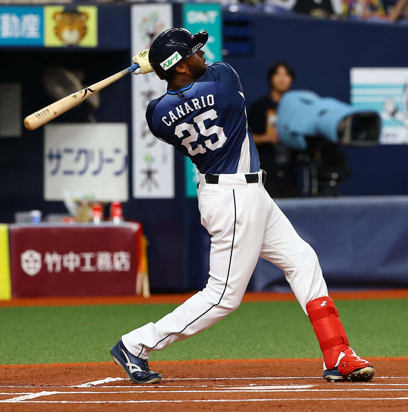オリックス対西武　1回表西武無死、アレクサンダー・カナリオは安打を放つ（撮影・上田博志)　