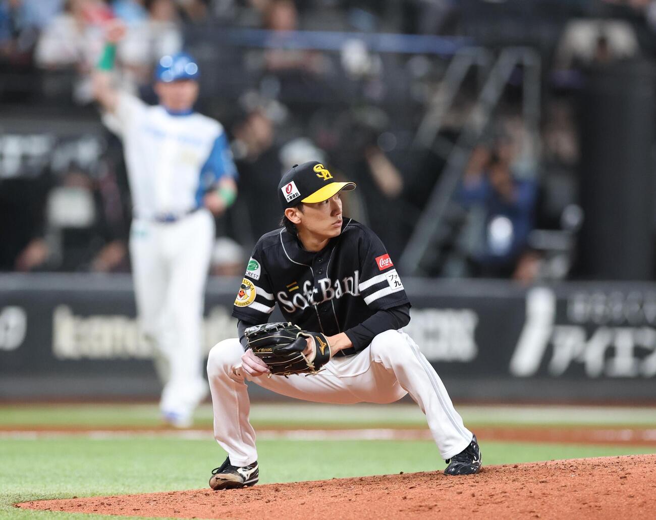 日本ハム対ソフトバンク　6回裏日本ハム無死、レイエスに本塁打を浴びる大津亮介（撮影・黒川智章）