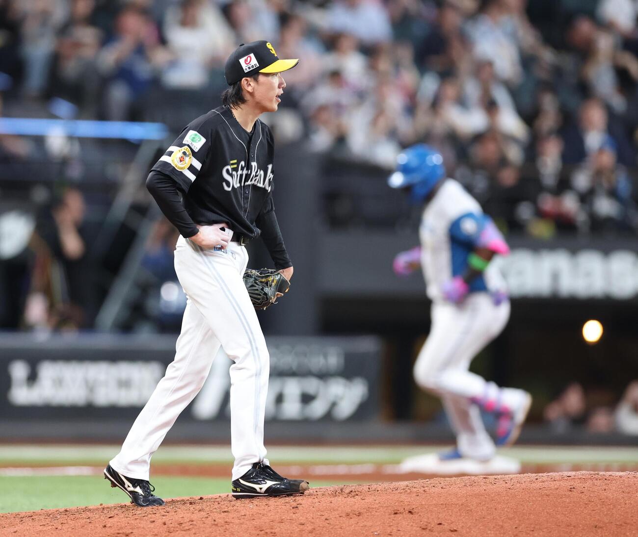 日本ハム対ソフトバンク　6回裏日本ハム無死、レイエスに本塁打を浴びる大津亮介（撮影・黒川智章）