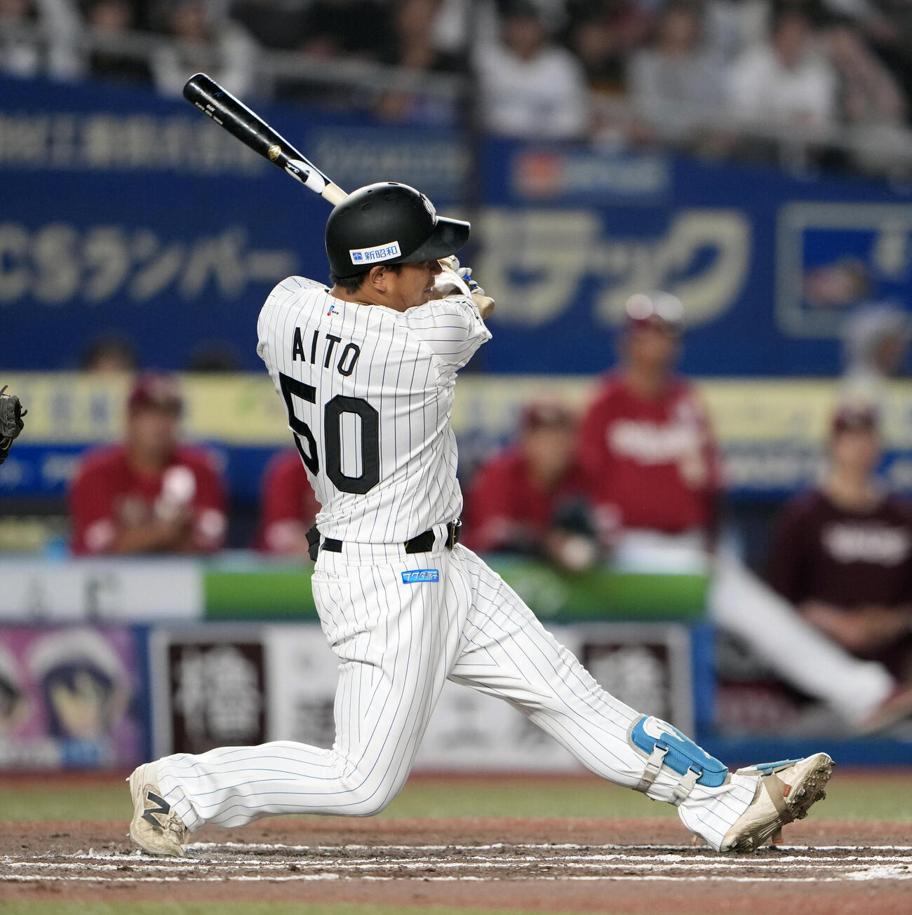 ロッテ対楽天　6回裏ロッテ2死満塁、勝ち越し満塁本塁打を放つ愛斗（撮影・小島史椰）