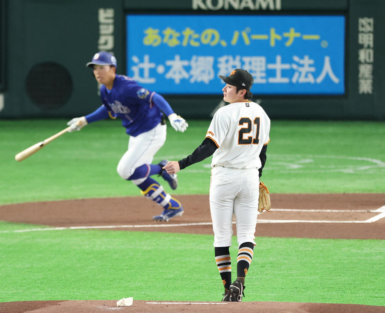 巨人対中日　1回表中日無死、岡林勇希に安打を浴びる竹丸和幸（撮影・増田悦実）