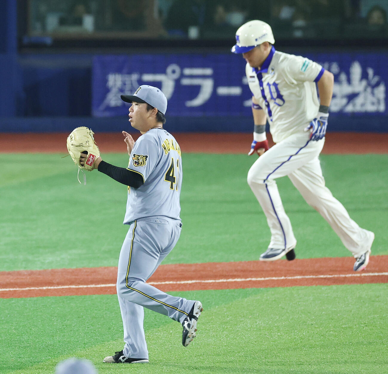 DeNA対阪神　5回裏DeNA2死、筒香嘉智を二ゴロに仕留める村上頌樹（撮影・宮地輝）