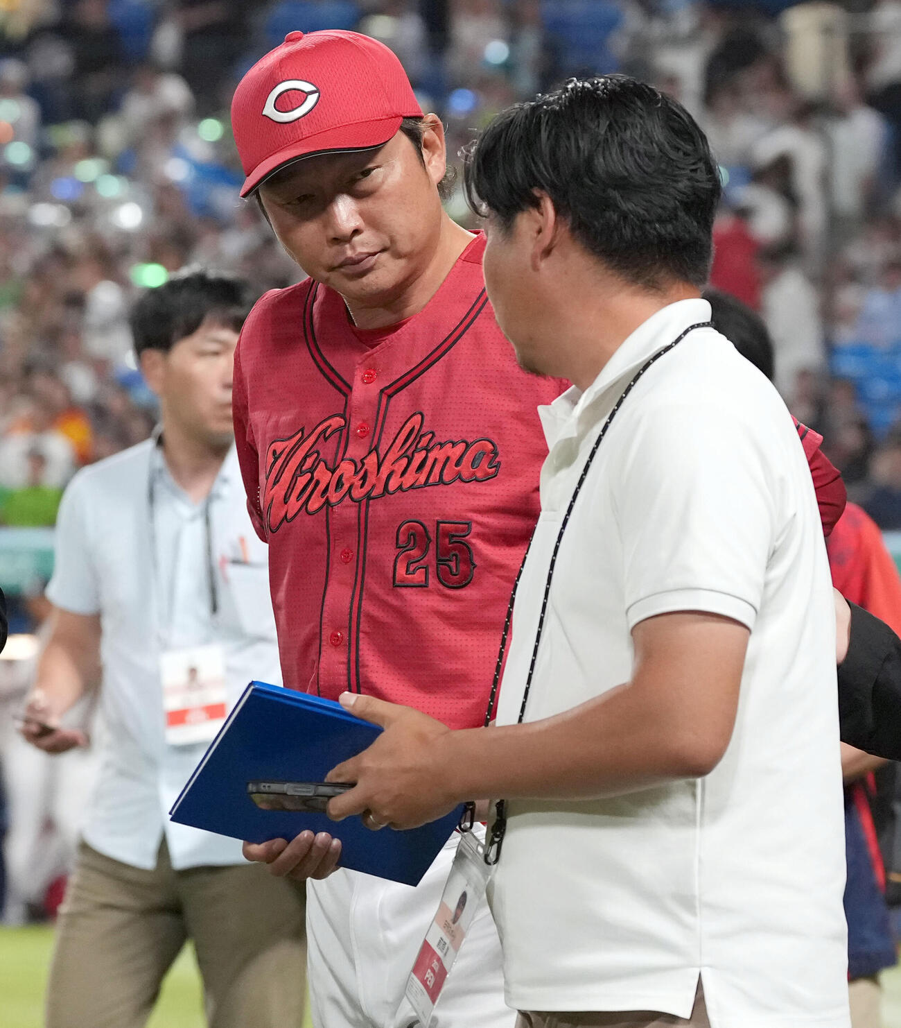 ヤクルト体広島　ヤクルトに敗れた広島新井貴浩監督（撮影・たえ見朱実）