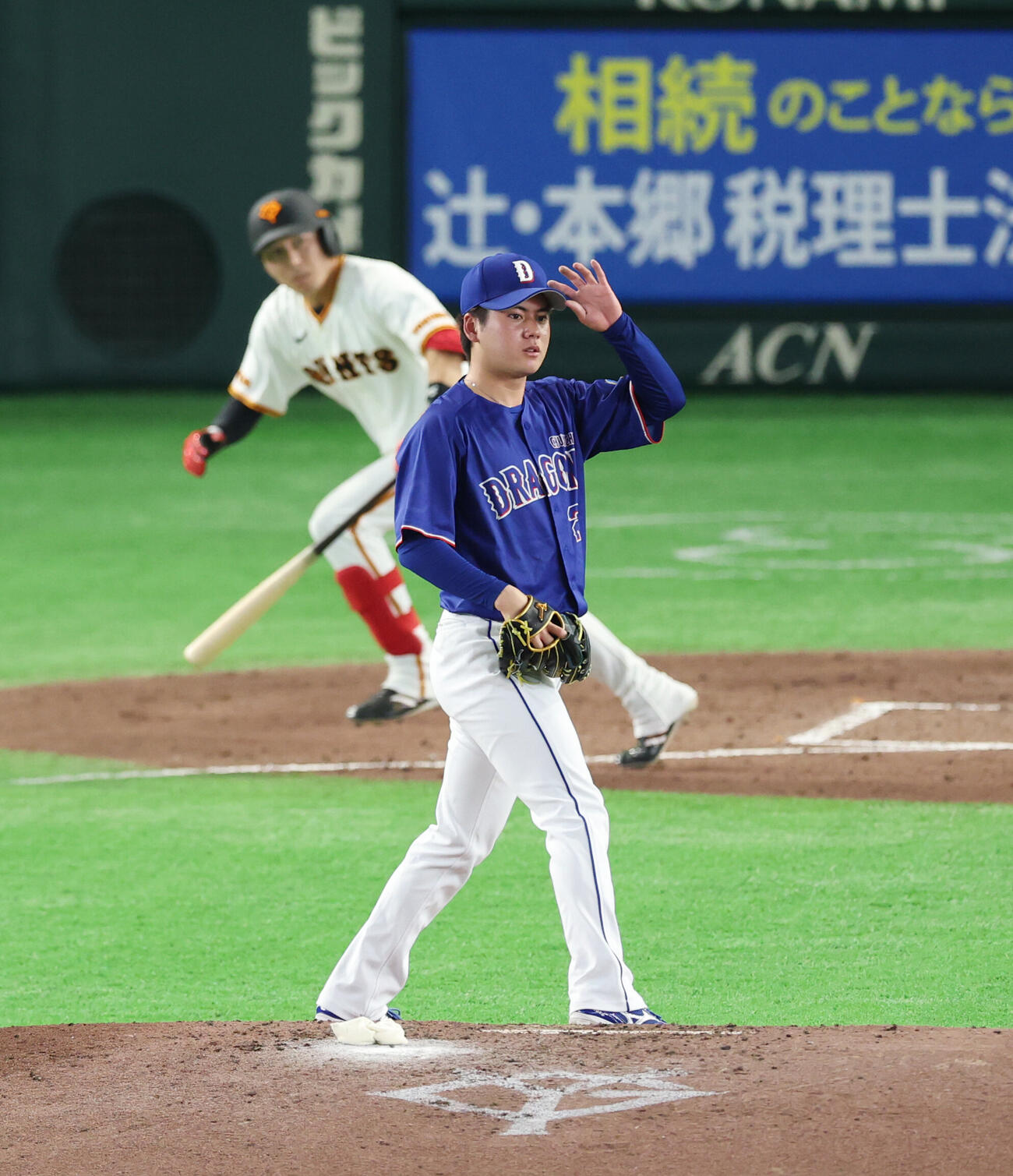 巨人対中日　4回裏巨人2死、増田大輝に安打を浴びる金丸夢斗（撮影・増田悦実）