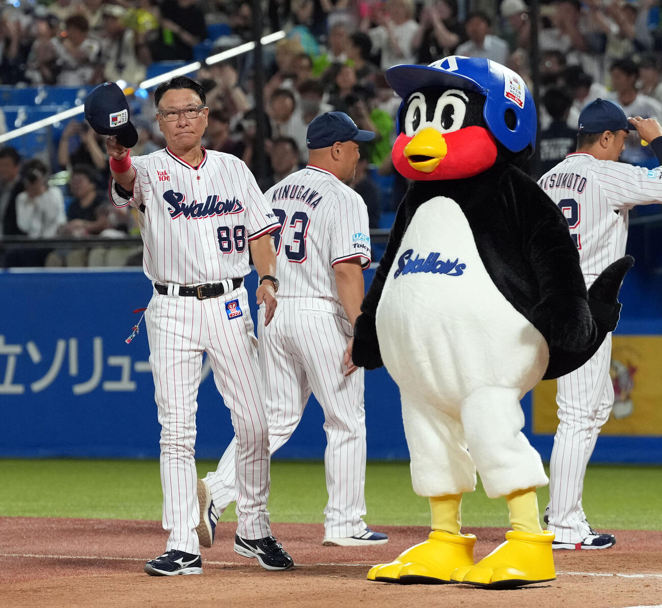 ヤクルト体広島　広島に勝利したヤクルト池山隆寛監督（撮影・たえ見朱実）